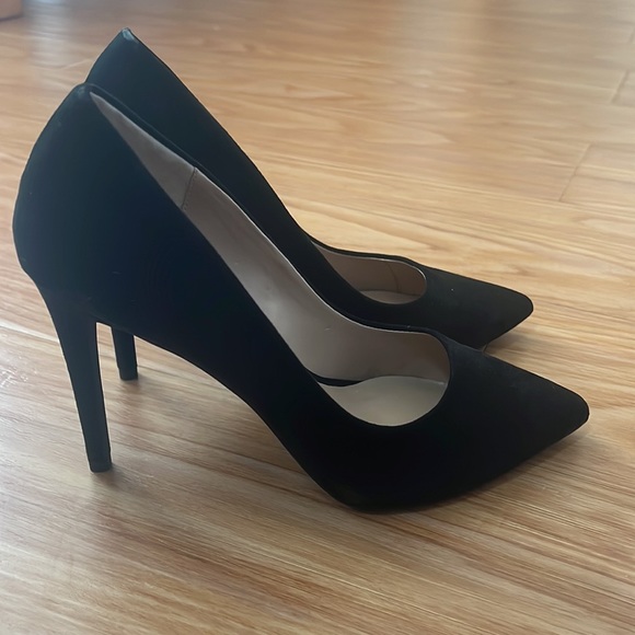 Heels - Picture 2 of 4